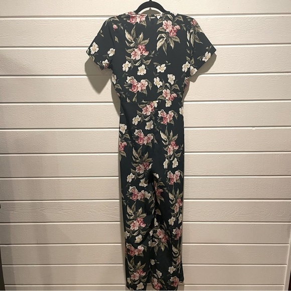 NWOT Volcom Emerald Green Haute Tropic Floral
Plunge Jumpsuit Size Small - Picture 10 of 12